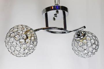 Lustra cadru metalic argintiu, boluri cristal, 2 becuri
