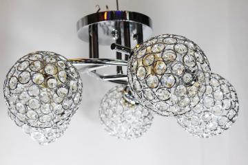 Lustra cadru metalic argintiu, boluri cristal, 5 becuri